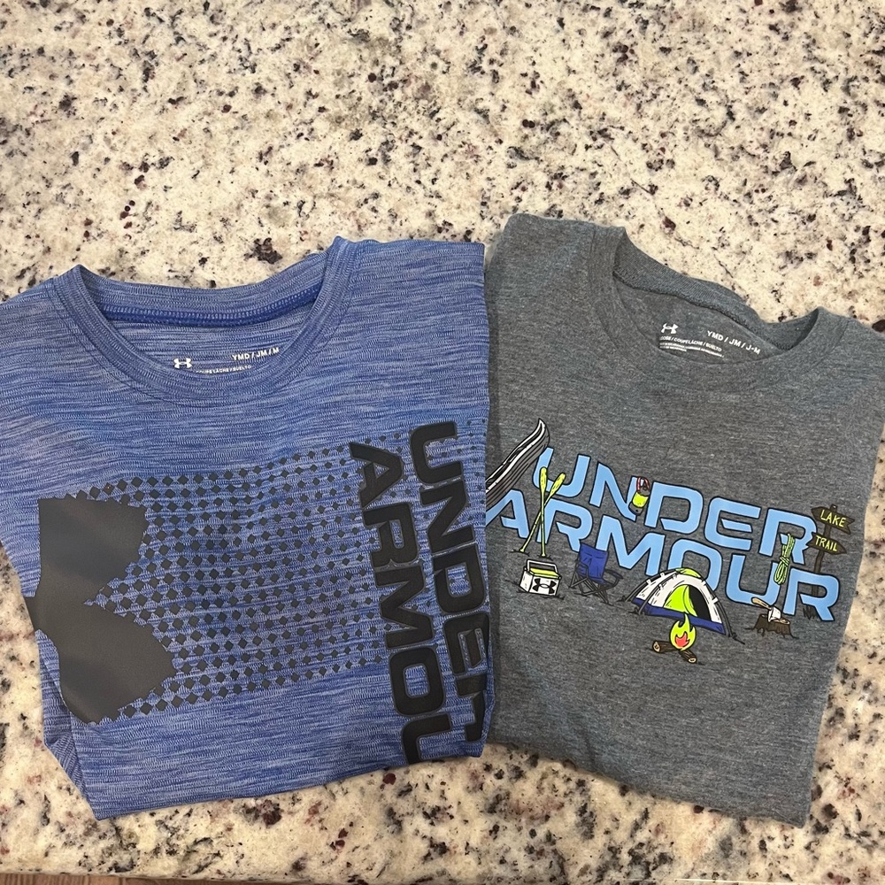 Under Armour boys Med. short sleeve t shirts bundle of two. 1 blue 1 grey. EUC